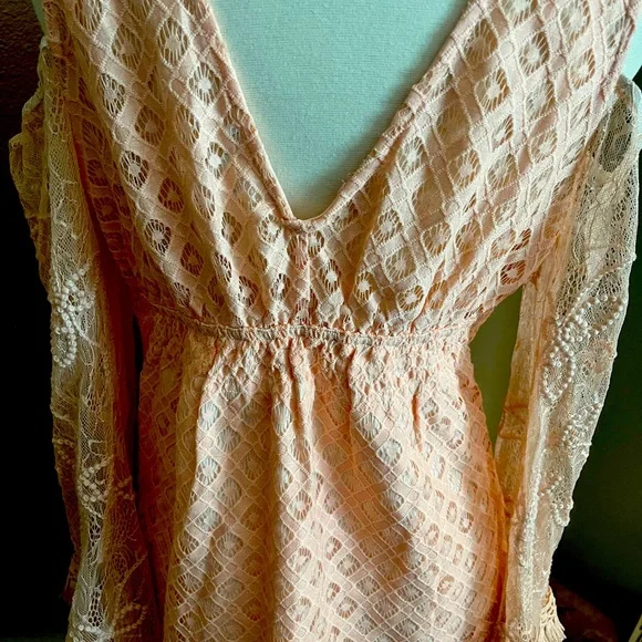 Venus Top size M Coral crochet boho lace deigned top cold shoulder semi sheer - Picture 5 of 9